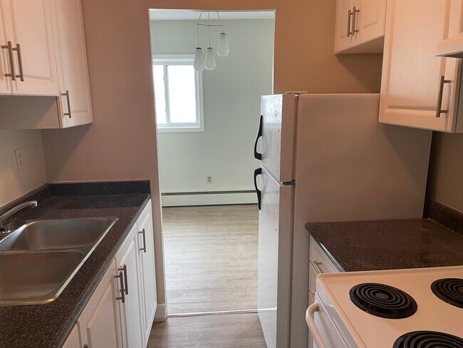 Photo du bâtiment - RECENTLY UPDATED 1-BEDROOM APARTMENT FOR R...