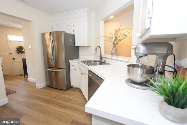 Foto del edificio - 1424 Falcon Nest Ct