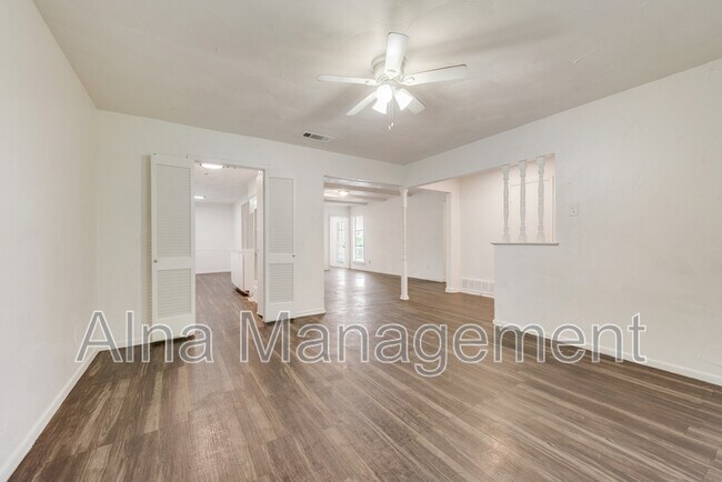 Foto del edificio - 2529 Belhaven Dr