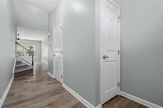 Building Photo - 8059 Hinsdale Ln