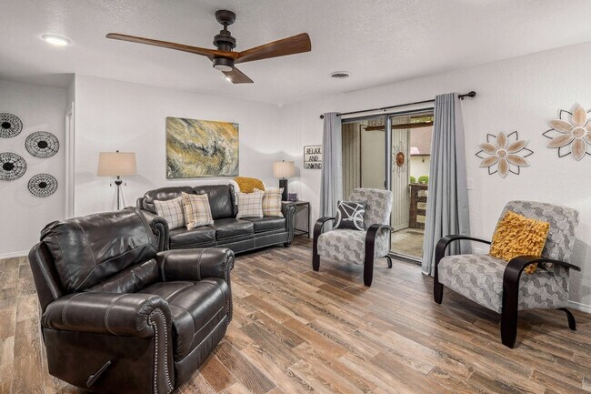 Foto del edificio - 30 Lunsford Ln