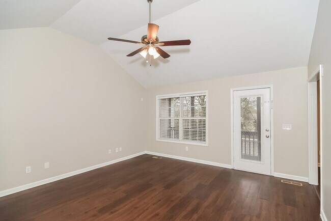 Foto del edificio - 3615 Stevens Bend Dr