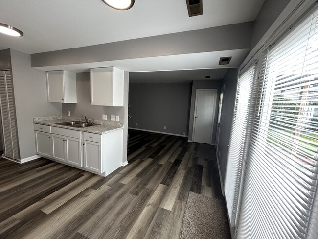 Building Photo - 2330 Carnation Dr