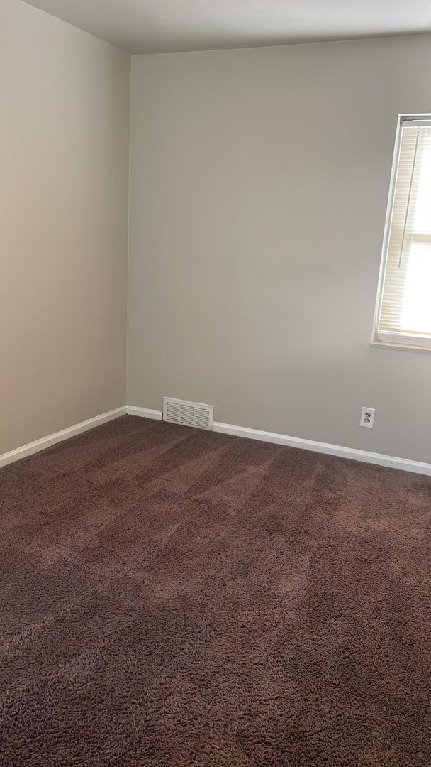 Building Photo - Beautiful Brick Bungalow - section 8 and o...