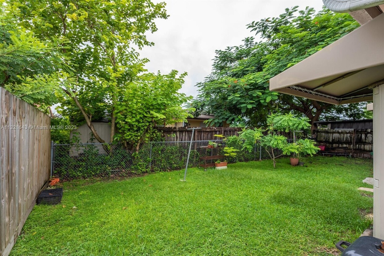 Foto del edificio - 11040 SW 4th St