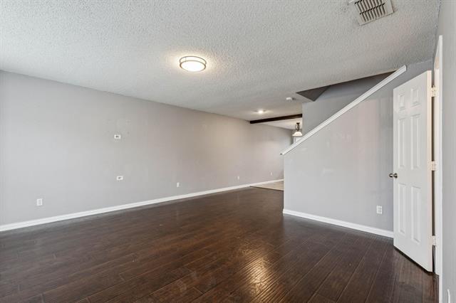 Foto del edificio - 5724 Giddyup Ln