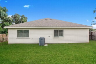Building Photo - 13401 Raintree Dr