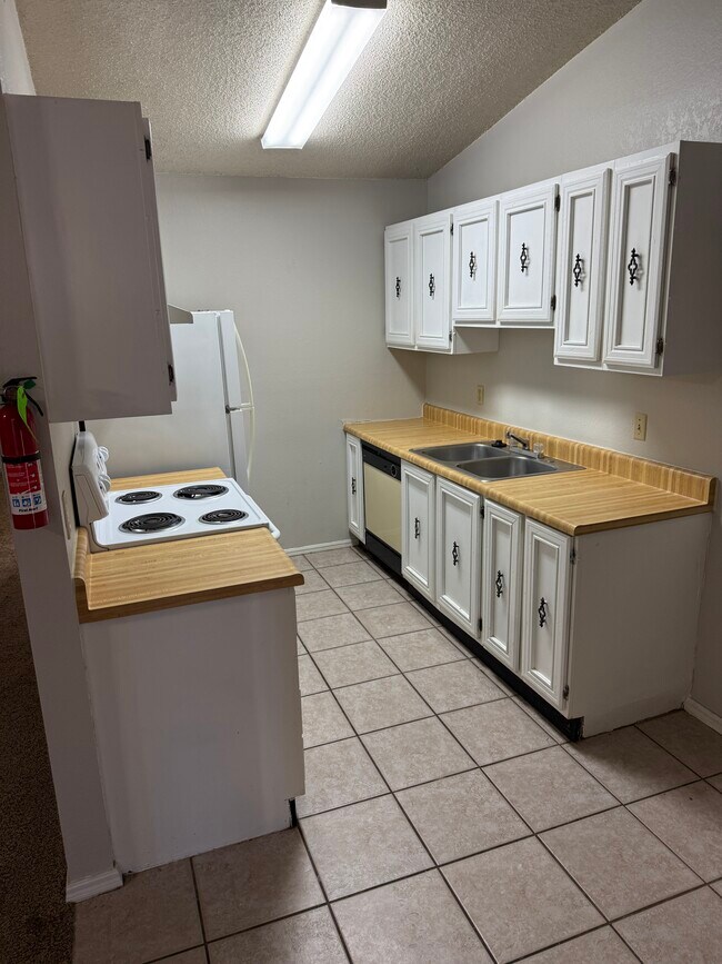 Foto del edificio - 826 Hardy Springs Cir