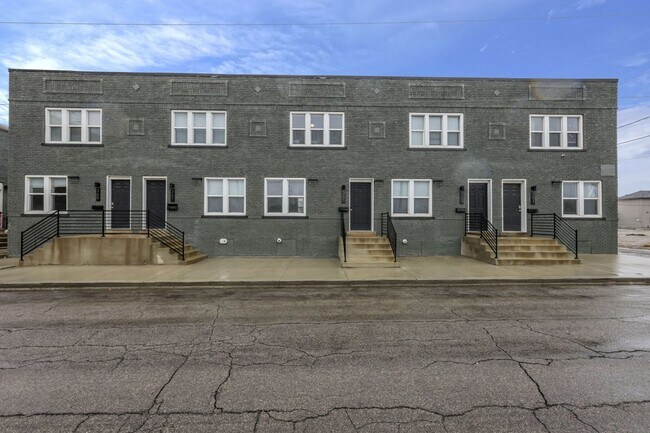 Foto del edificio - Modern 2BR Townhouse Walk to Downtown All Utilities Included