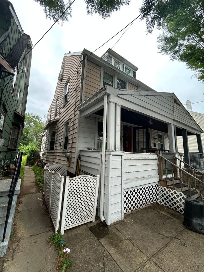 Building Photo - 20 Hobart Ave