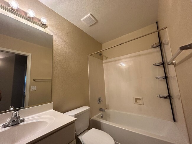 Foto del edificio - 12813 W Palm Ln