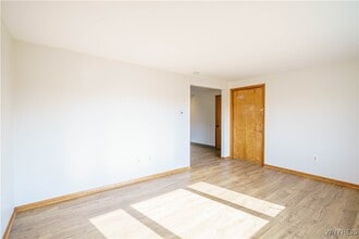 Building Photo - 185 Mead St