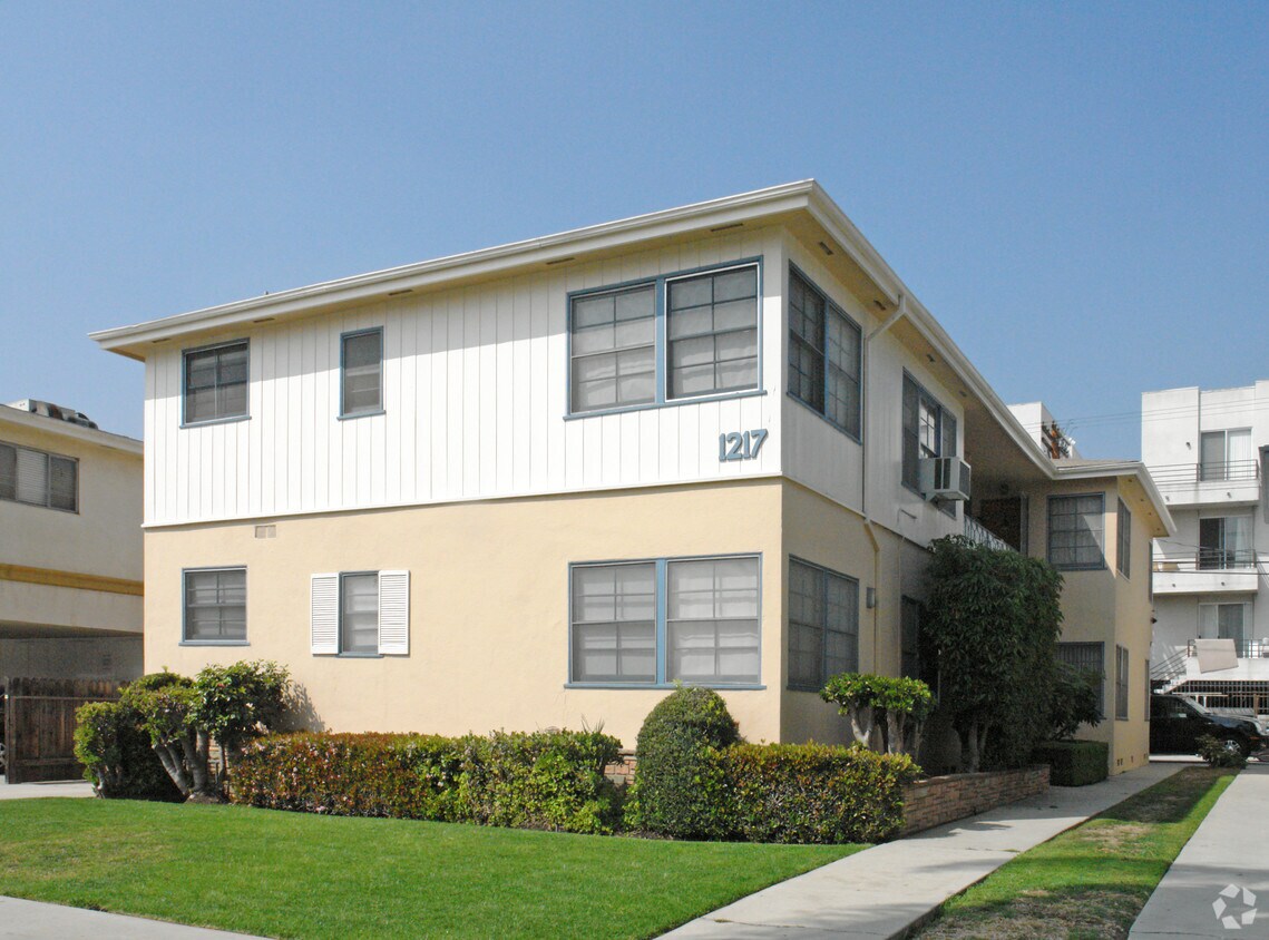 Primary Photo - 1217 S Holt Ave