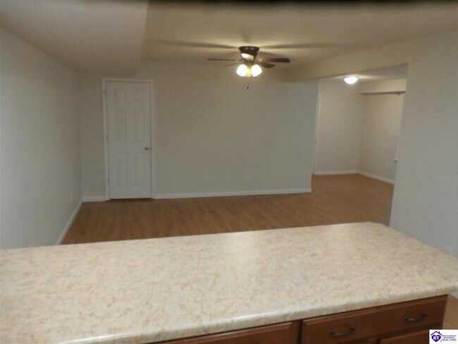 Foto del edificio - 344 School Side Dr