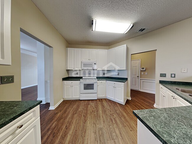 Foto del edificio - 145 Sandy Ln