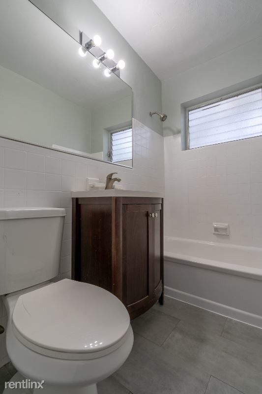 Building Photo - 2 br, 1 bath Apartment - 7609 Carlyle Ave
