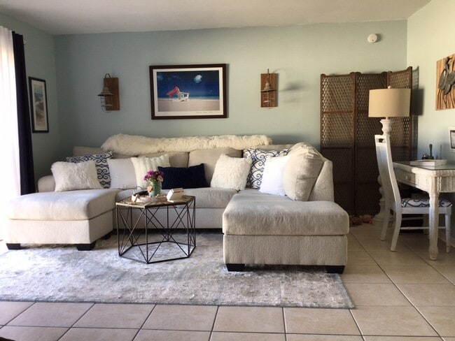 Building Photo - 3960-39A1 A1A S