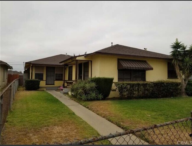 Front unit in Duplex w/ upgrades and backyard - 422 E 135th St