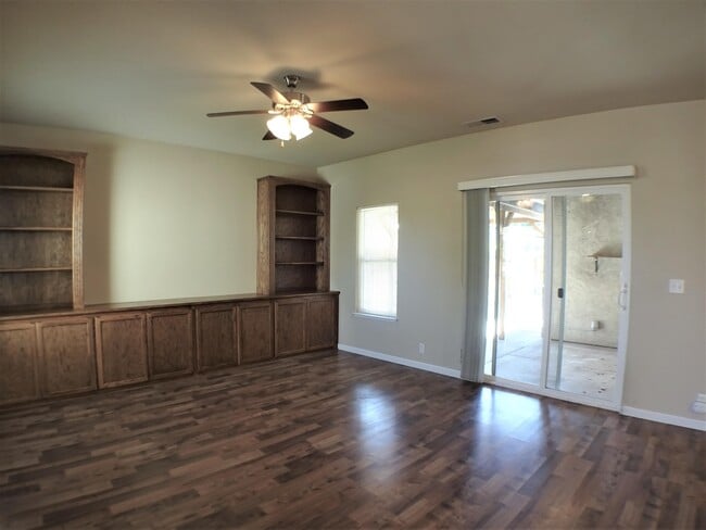 Building Photo - 573 E Eaton Rd
