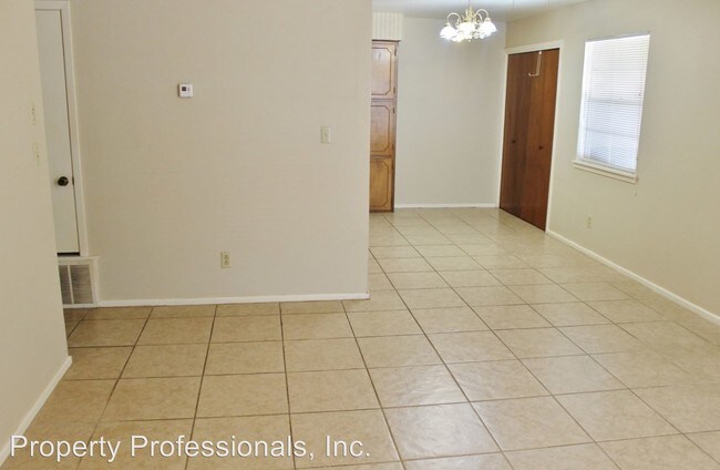 Building Photo - 239 Bobolink Dr