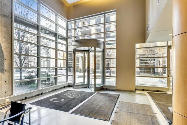 Building Photo - 720 N Larrabee St