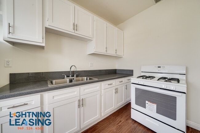 Building Photo - 1057 Normandie Ave