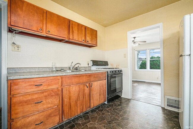 Foto del edificio - 3929 Lincoln Way W