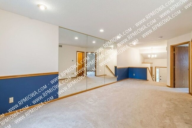 Building Photo - AFFORDABLE TOWNHOME!! 3 Bed, 2 Bath Townho...