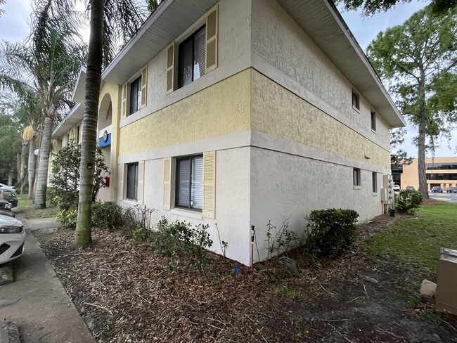 Building Photo - 90 Hidden Lake Dr