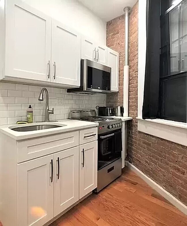 104 Forsyth St Unit 2, New York, NY 10002 Room for Rent in New York
