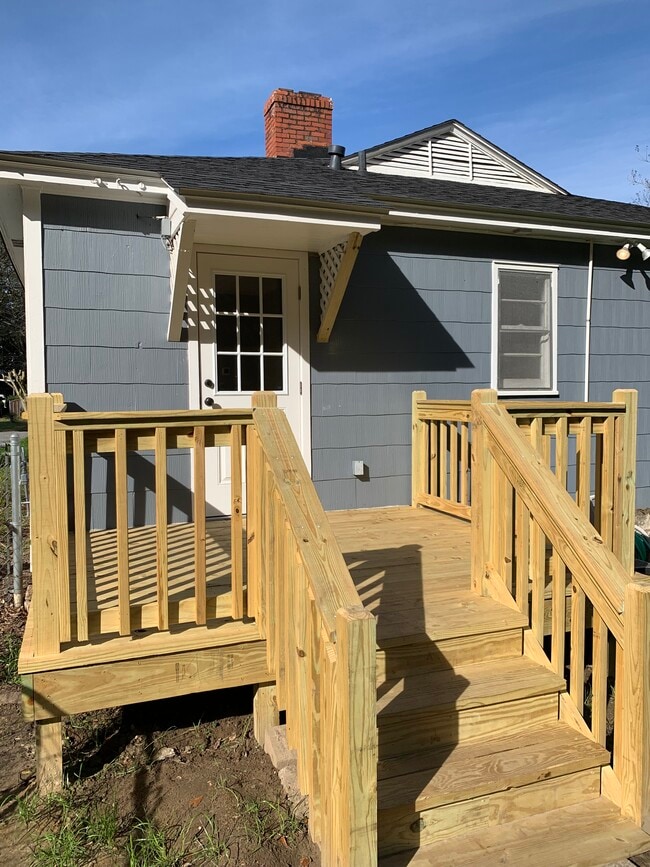 Building Photo - 111 Ellinor St