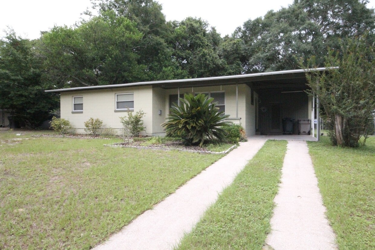 Primary Photo - Modern Comfort in a Prime Location – 3-Bed...