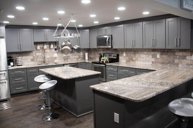 Foto del edificio - 3301 19th Ave W