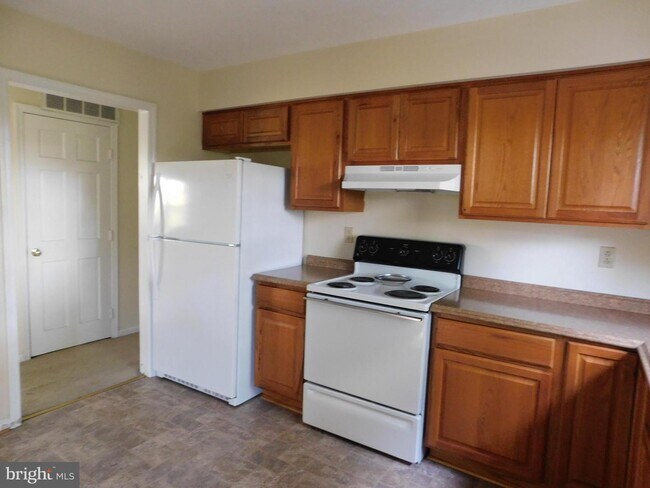 Building Photo - 100 Parkwood Cir