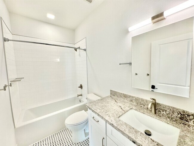 Building Photo - 2102 Mechanic St