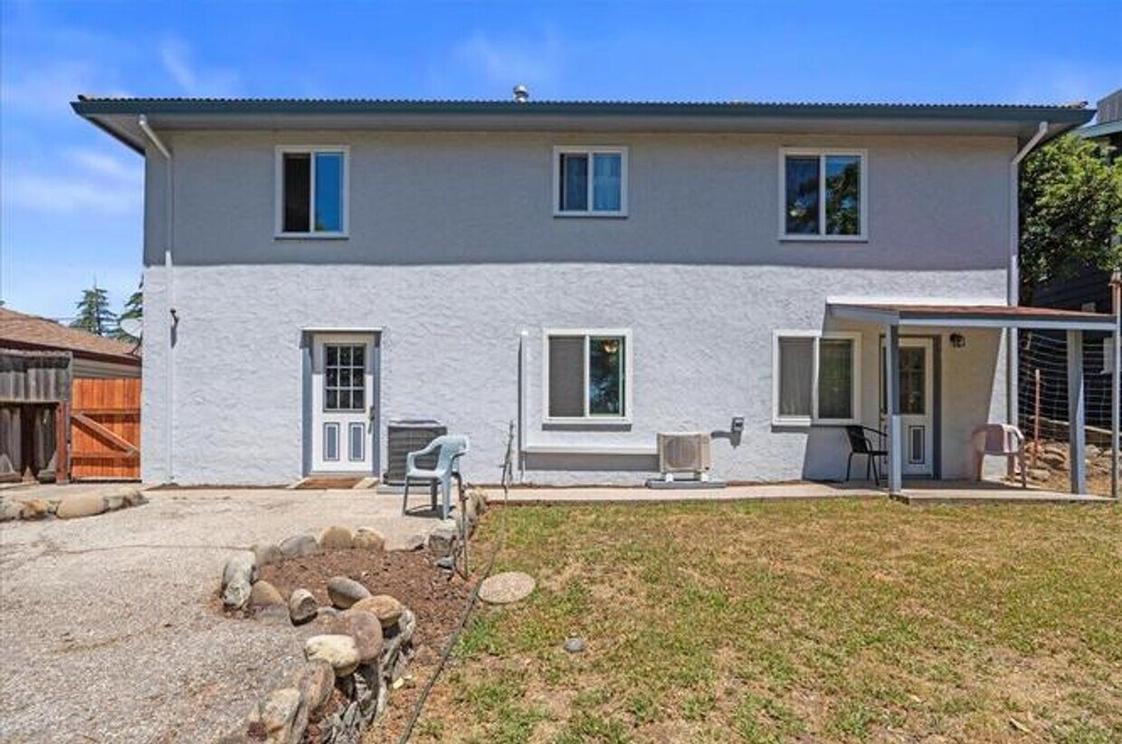 Foto principal - 112 College Way