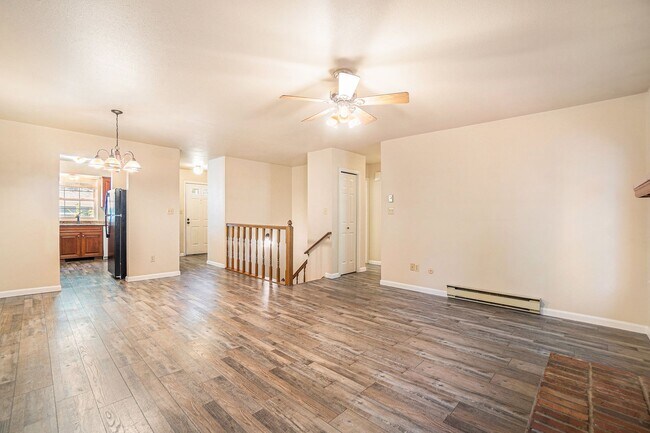 Foto del edificio - 1339 Village Park Ct