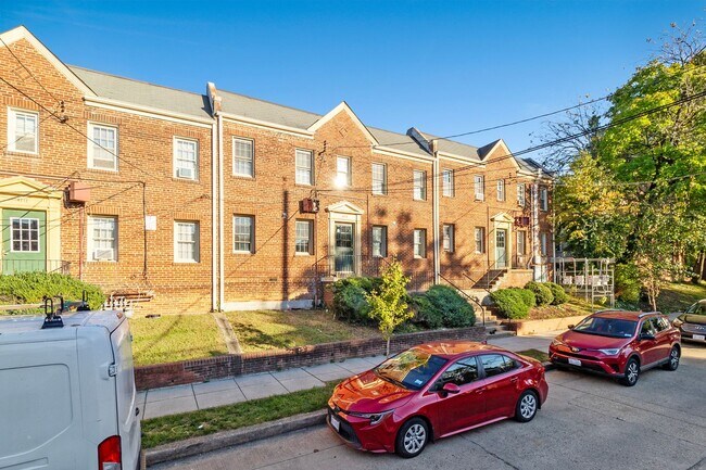 Foto del edificio - 4713 3rd Pl NW