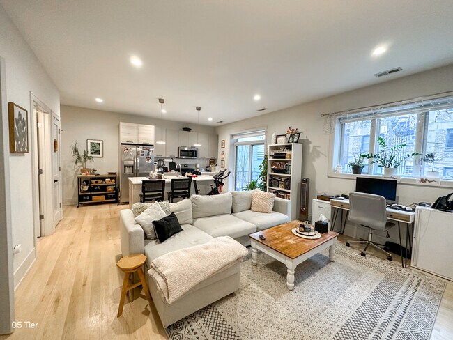 Building Photo - 839 W Agatite Ave