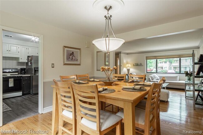Building Photo - 2 br, 2 bath Condo - 104 E Hickory Grove Rd