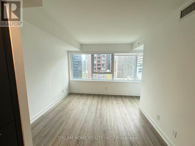 Building Photo - 609 Sherbourne St