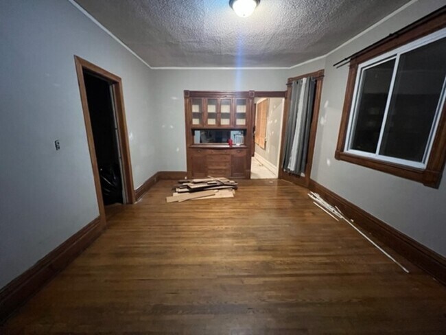 Building Photo - 3605-3607 10th Ave S