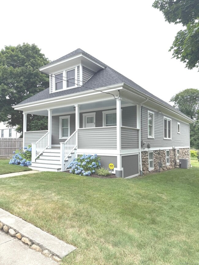 Building Photo - 2 Maple Ave