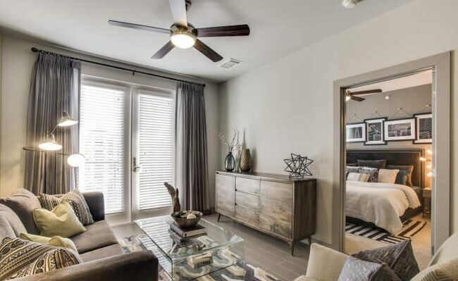 Building Photo - 1 bedroom in Dallas TX 75201