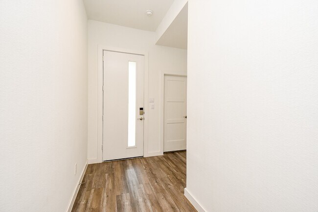 Foto del edificio - 4730 Torcello Fls Ln