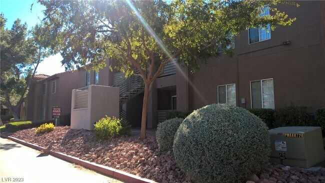Foto del edificio - 2121 Blue Breeze Dr