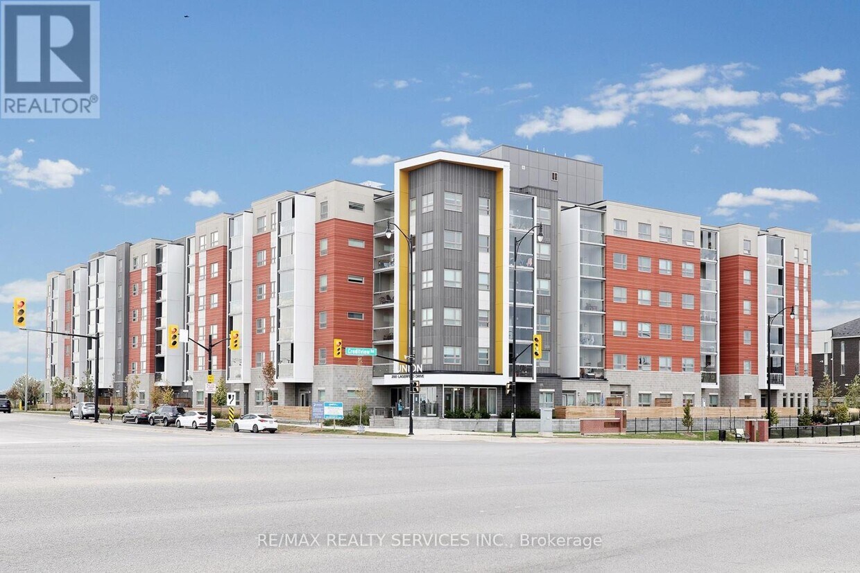 Photo principale - 200 Lagerfeld Dr