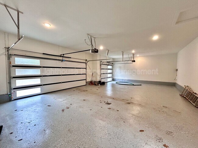 Foto del edificio - 1505 N Green Creek Rd