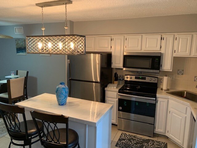Fully Stocked Kitchen - 1140 Marina Bay Dr
