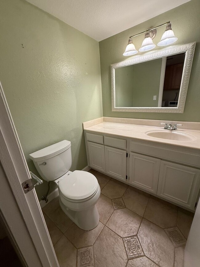 Foto del edificio - 290 Riverwood Cir